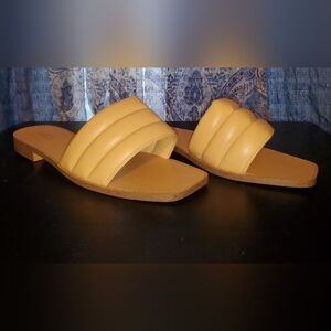 NWOB VICI beige tan square toe slides sandals SZ 8